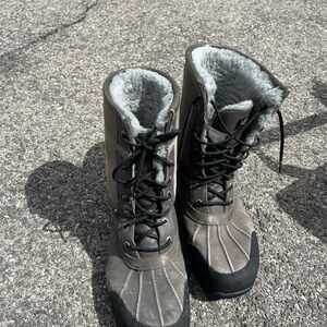 UGG Women's Grey Lace-Up Winter Boots with Black Toe